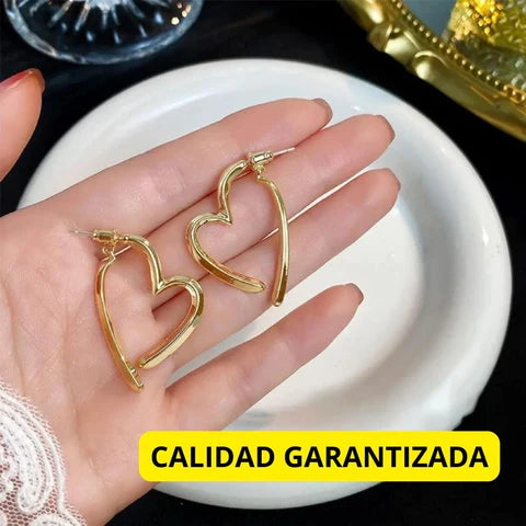 ARETES CORAZÓN + CAJA DE REGALO