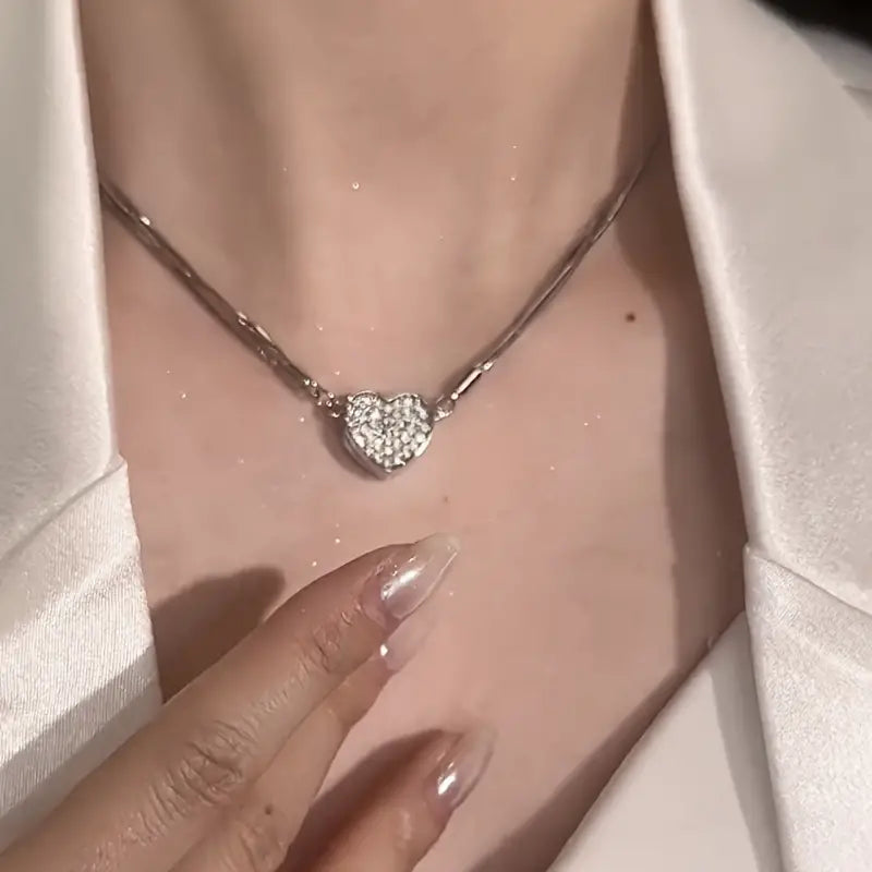COLLAR CORAZÓN MAGNÉTICO DIAMANTES